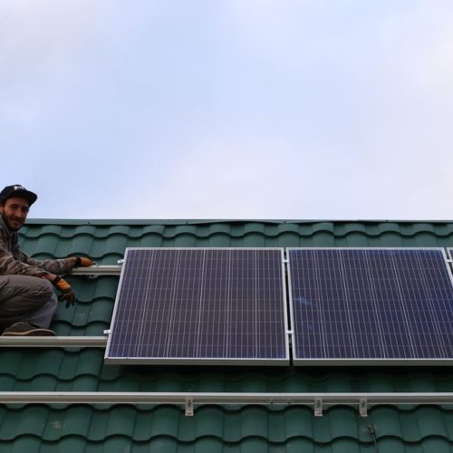 Ahorra con paneles solares en Guatemala: lo que debes saber antes de instalarlos