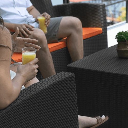 Transforma tu espacio al aire libre con muebles de plástico en Panamá